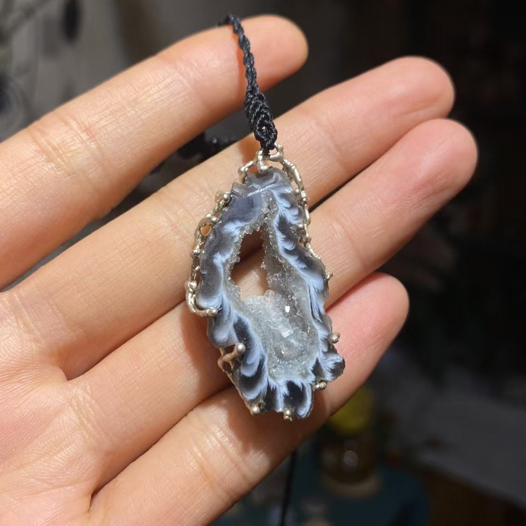 Journey to a Pure Heart - Necklace Woven with Labradorite and White Crystal Geode