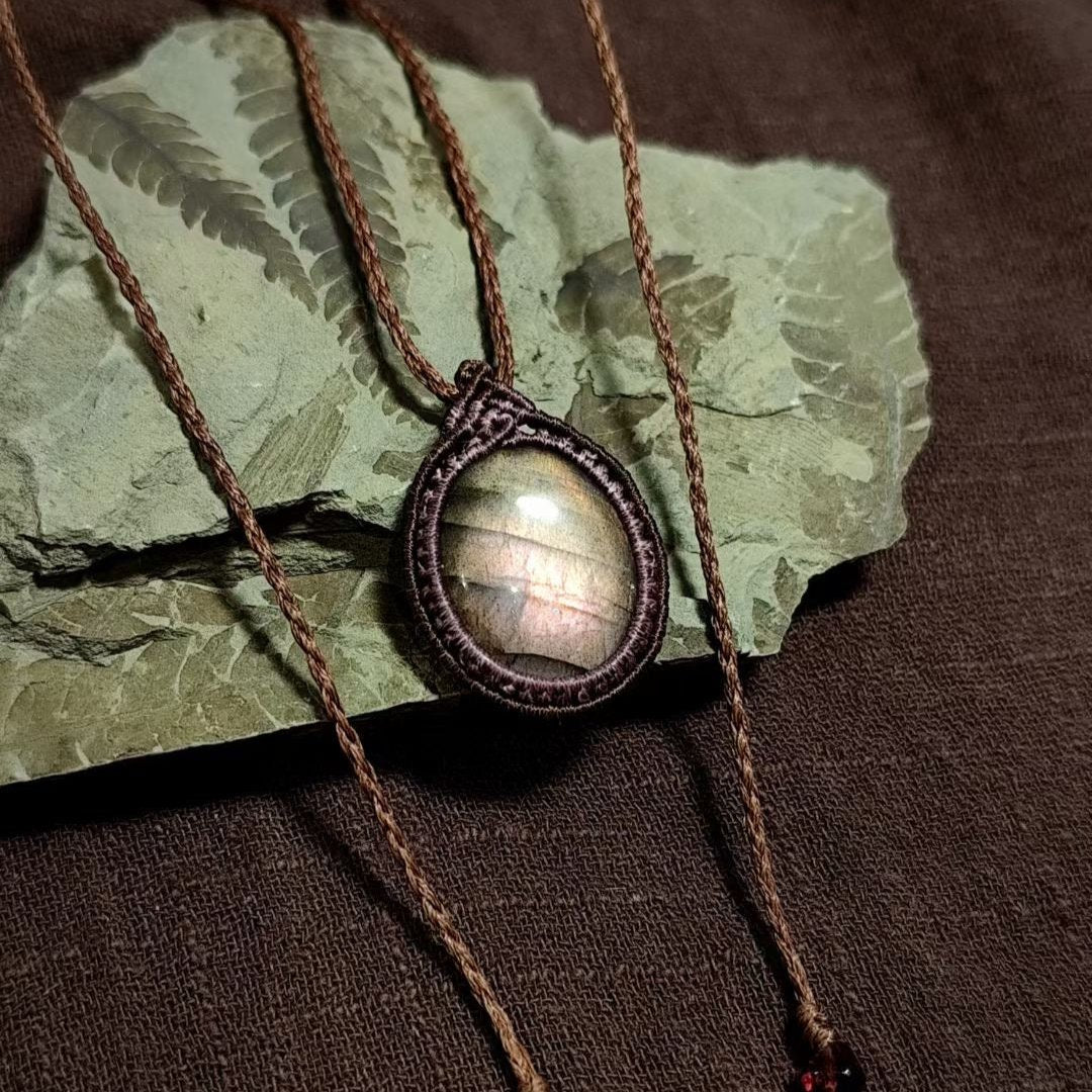 Dazzling Light - Labradorite Woven Necklace