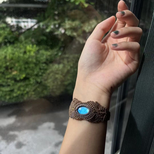 Dreamy Moonlight - Bracelet Woven with Moonstone
