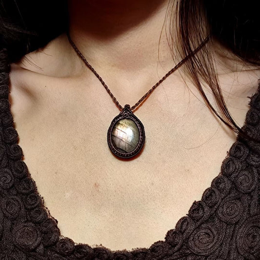 Dazzling Light - Labradorite Woven Necklace